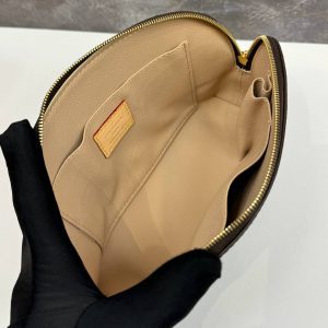 Косметичка Louis Vuitton Cosmetic Pouch