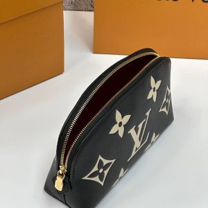 Косметичка Louis Vuitton Cosmetic Pouch