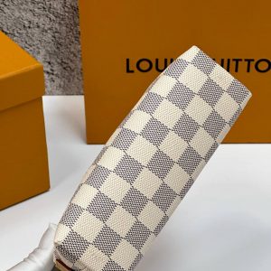 Косметичка Louis Vuitton Cosmetic Pouch