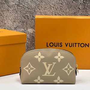 Косметичка Louis Vuitton Cosmetic Pouch