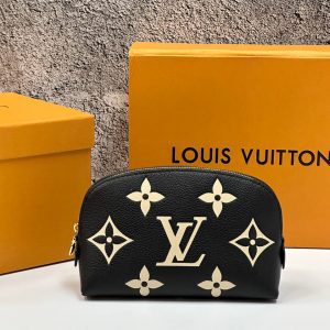 Косметичка Louis Vuitton Cosmetic Pouch