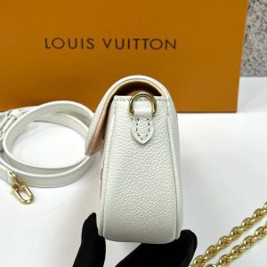 Кошелёк на цепочке Louis Vuitton lvy