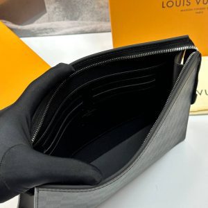 Клатч Louis Vuitton