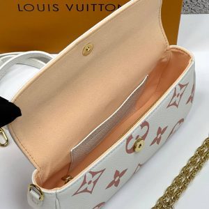 Кошелёк на цепочке Louis Vuitton lvy