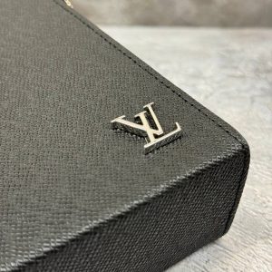 Клатч Louis Vuitton