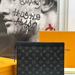 Клатч Louis Vuitton