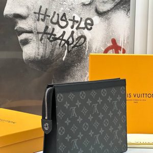 Клатч Louis Vuitton