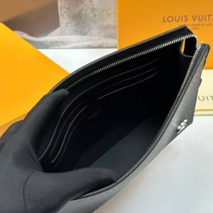 Клатч Louis Vuitton