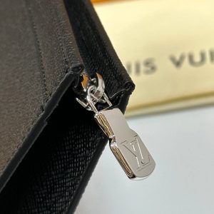 Клатч Louis Vuitton