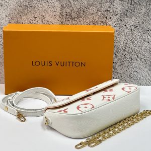 Кошелёк на цепочке Louis Vuitton lvy