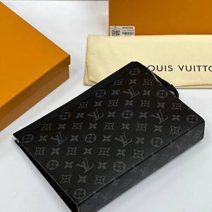 Клатч Louis Vuitton