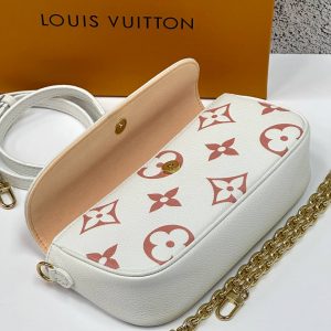 Кошелёк на цепочке Louis Vuitton lvy