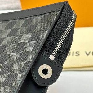 Клатч Louis Vuitton