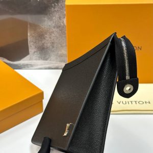 Клатч Louis Vuitton