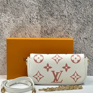 Кошелёк на цепочке Louis Vuitton lvy