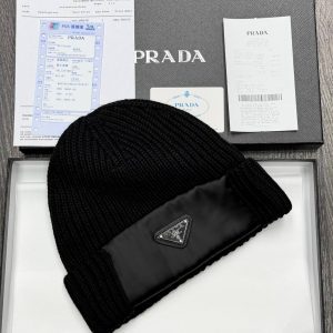 Шапка Prada