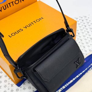 Сумка Louis Vuitton Pilot Wearable