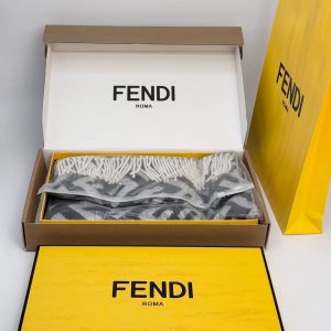 Шарф Fendi