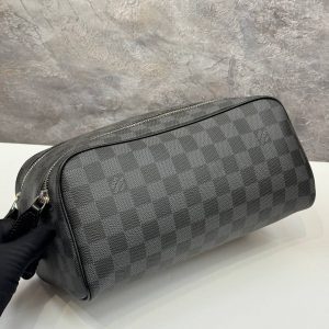 Косметичка Louis Vuitton Dopp Kit