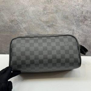 Косметичка Louis Vuitton Dopp Kit