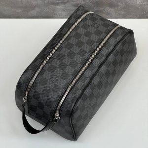 Косметичка Louis Vuitton Dopp Kit