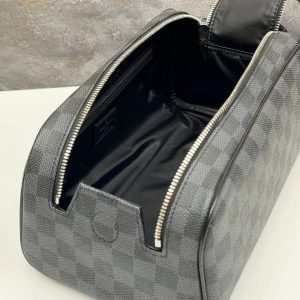 Косметичка Louis Vuitton Dopp Kit