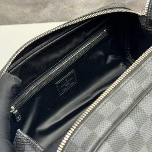 Косметичка Louis Vuitton Dopp Kit