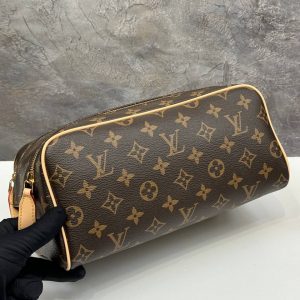 Косметичка Louis Vuitton Dopp Kit