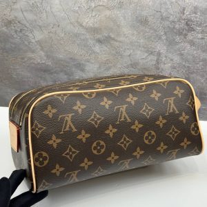 Косметичка Louis Vuitton Dopp Kit