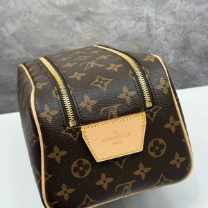 Косметичка Louis Vuitton Dopp Kit