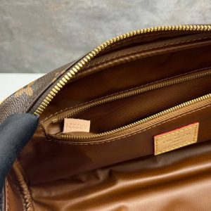 Косметичка Louis Vuitton Dopp Kit