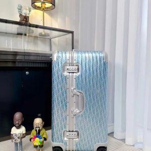 Чемодан Dior и Rimowa