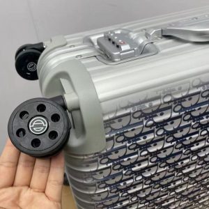 Чемодан Dior and Rimowa