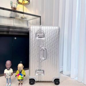 Чемодан Dior и Rimowa