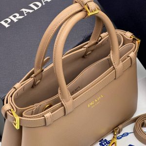 Сумка Prada