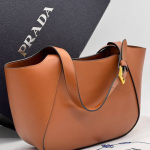 Сумка Prada